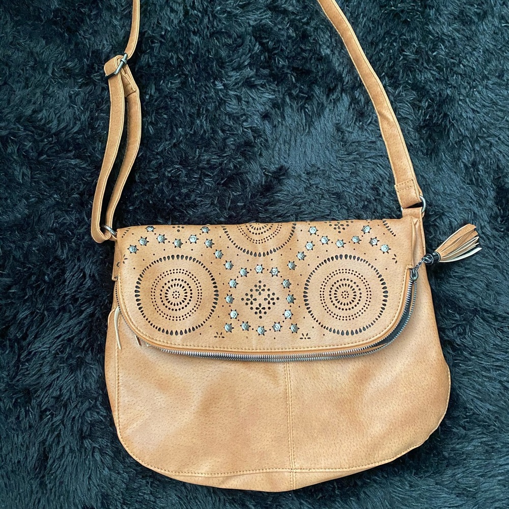NWT Sam & Hadley crossbody in cognac